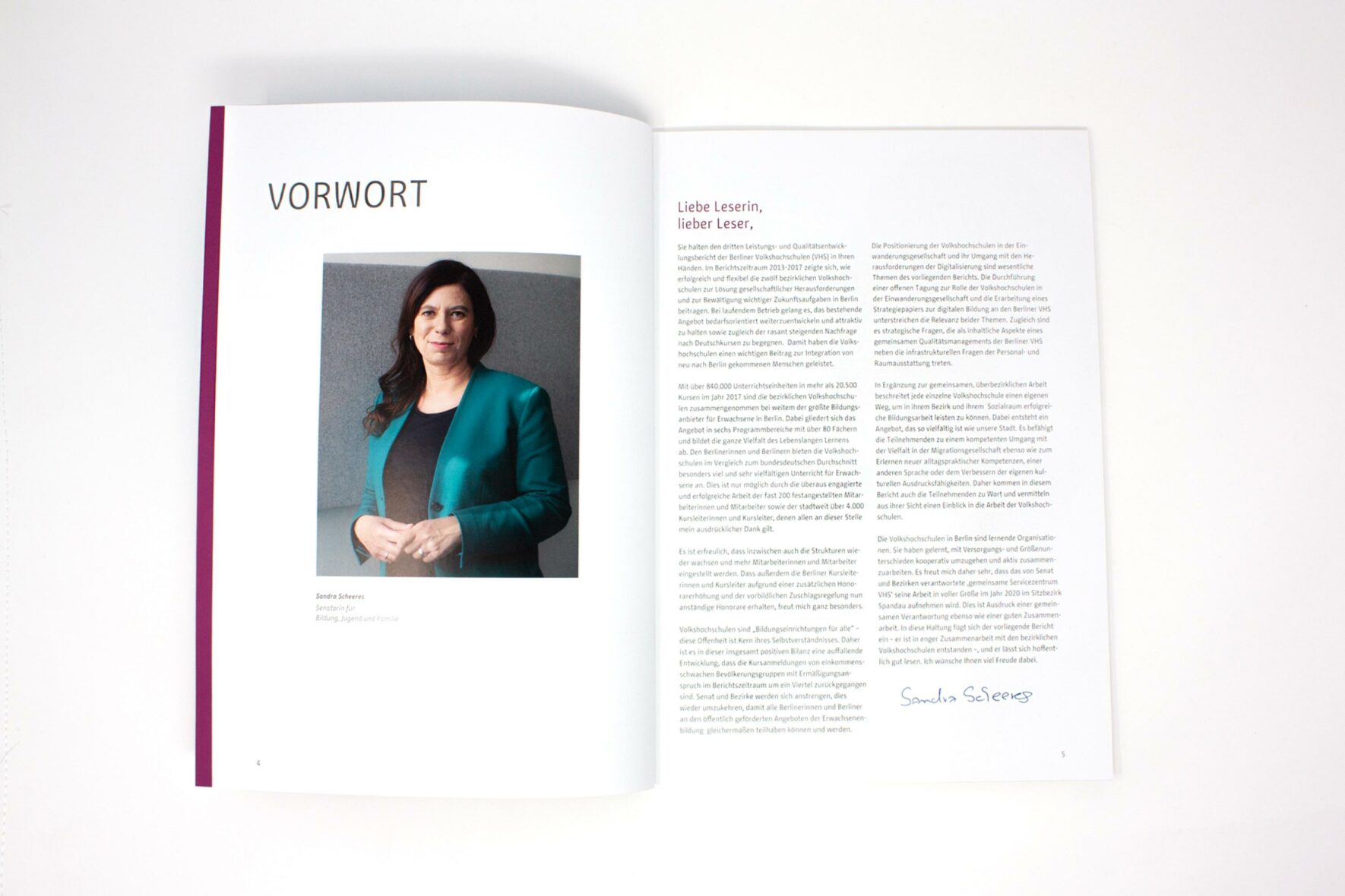 Gestaltung-Bericht-Volkshochschule-Berlin-Print-FORMLOS-Berlin_MG_8191