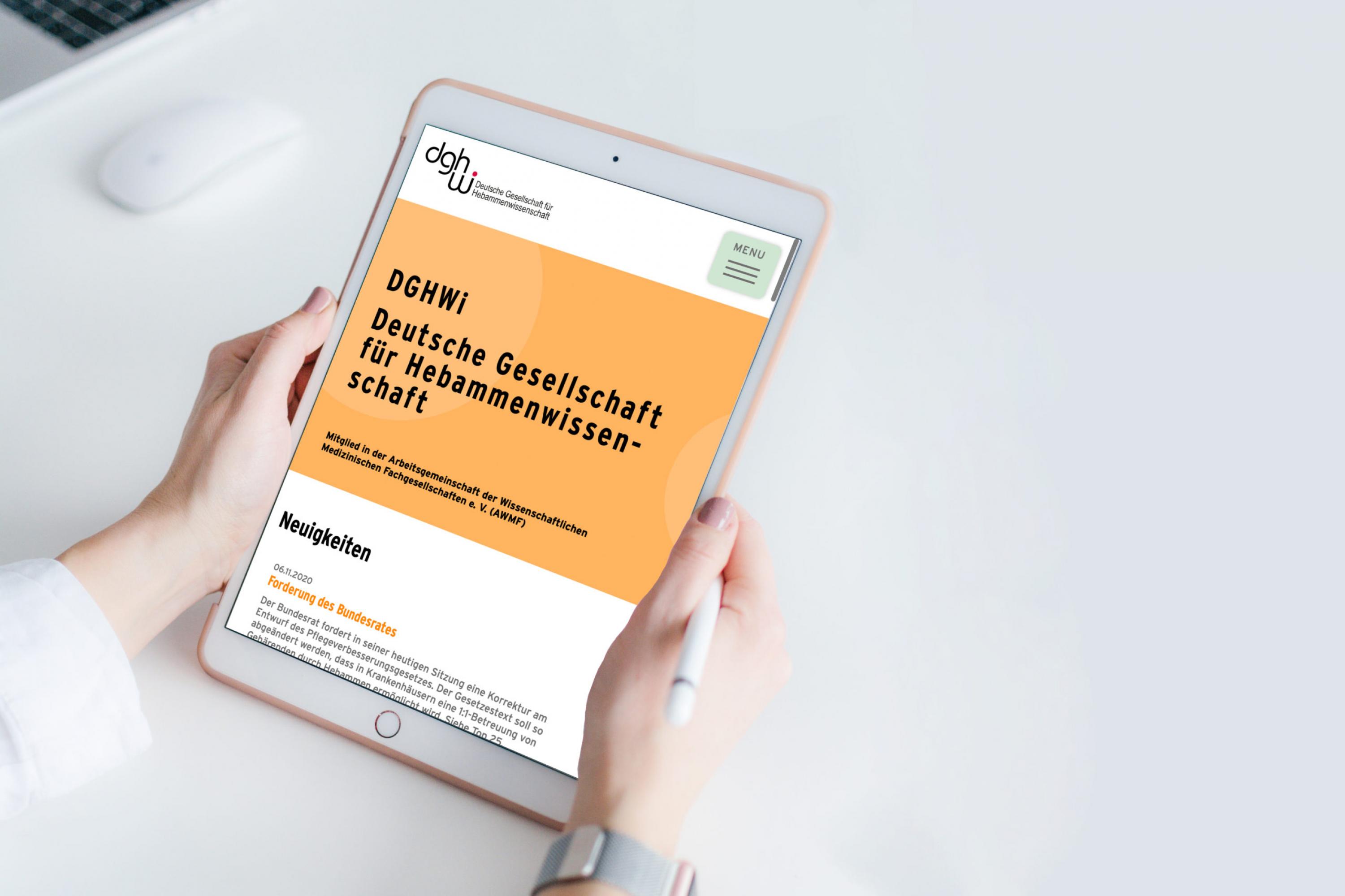 DGHWi-Deutsche Gesellschaft-fuer-Hebammenwissenschaft-Webdesign-Website-FORMLOS-Berlin-Tablet-mobil-respronsive