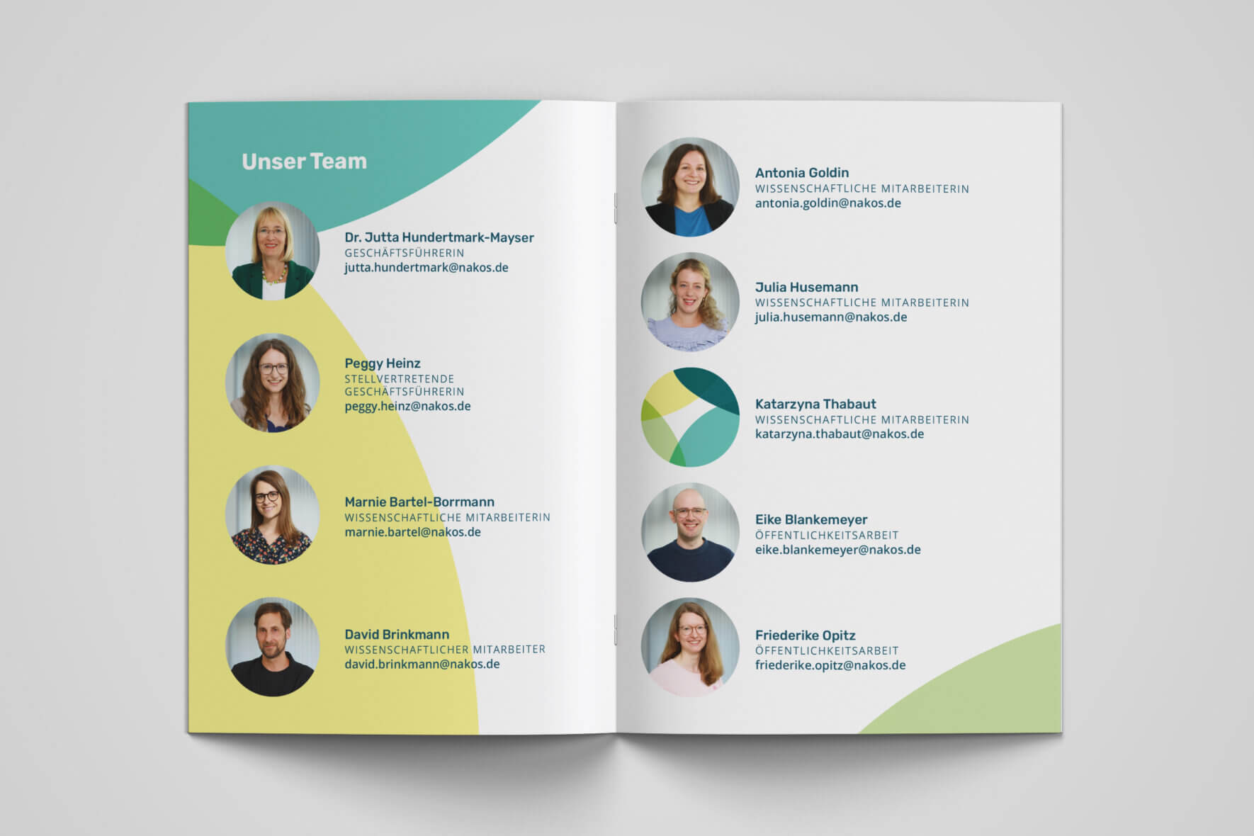 2024-09-12-NAKOS-40-Jahre-Programmheft-Mockup-003 2024-09-12-NAKOS-40-Jahre-Programmheft-Mockup-003