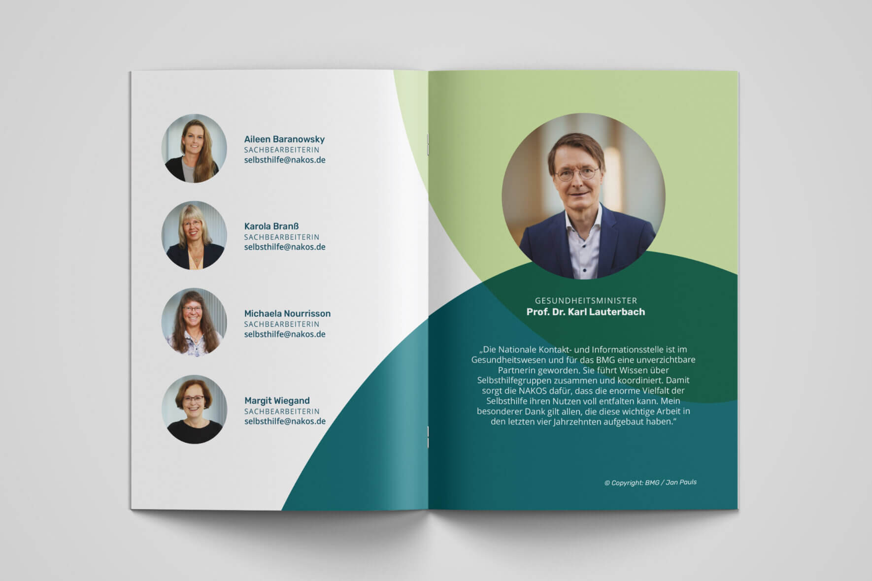 2024-09-12-NAKOS-40-Jahre-Programmheft-Mockup-004 2024-09-12-NAKOS-40-Jahre-Programmheft-Mockup-004