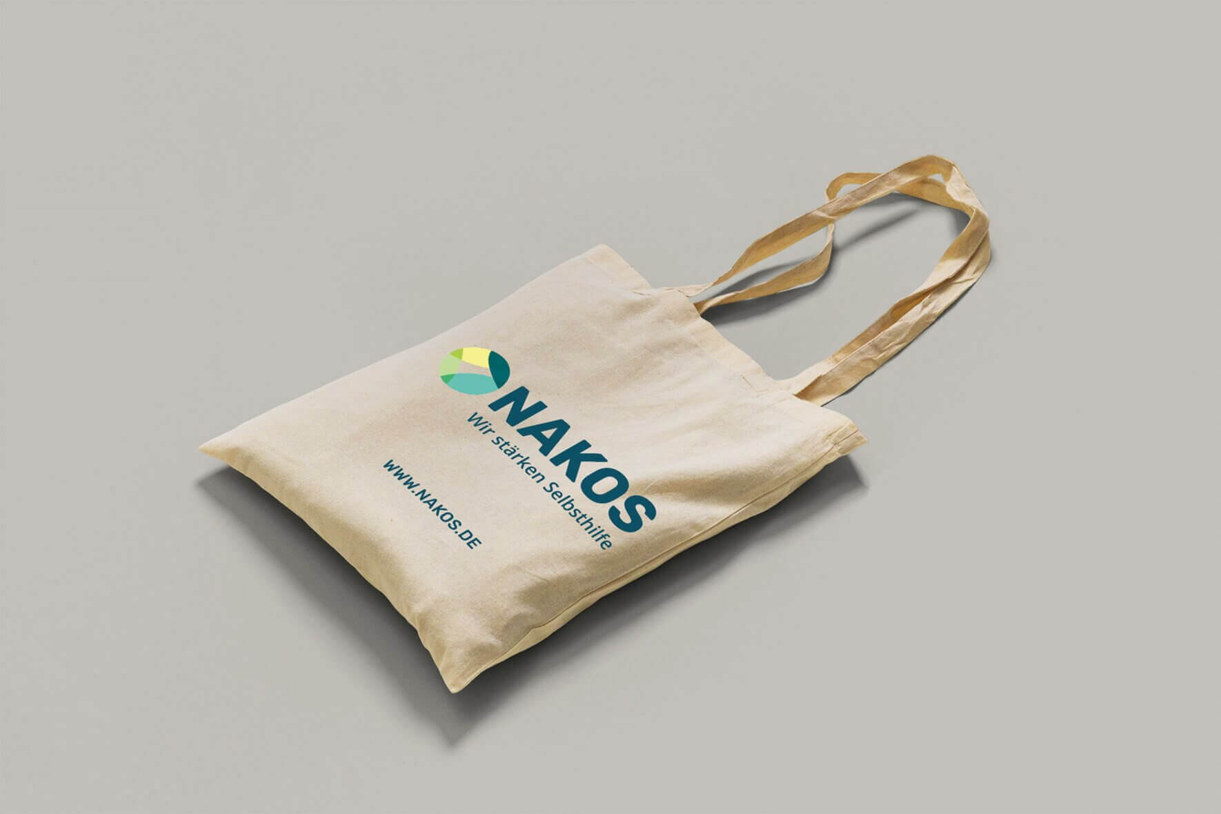 2024-09-18-40-Jahre-NAKOS-Jutebeutel-Mockup-002 2024-09-18-40-Jahre-NAKOS-Jutebeutel-Mockup-002